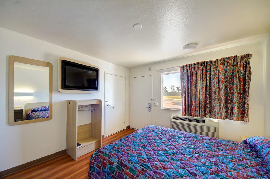 Americas Best Value Inn Stillwater Exterior photo