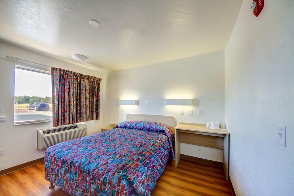 Americas Best Value Inn Stillwater Exterior photo